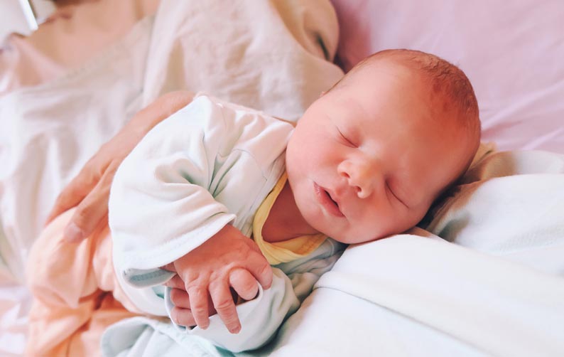 Ребенку один месяц, особенности и рекомендации по уходу
